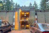 Building Photo - Condo for Rent in Bellevue Area!