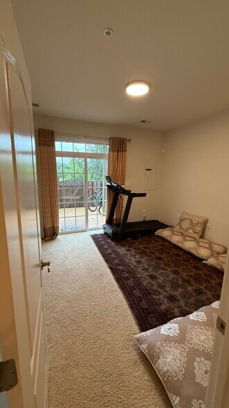 Building Photo - 7440 Riding Meadow Way