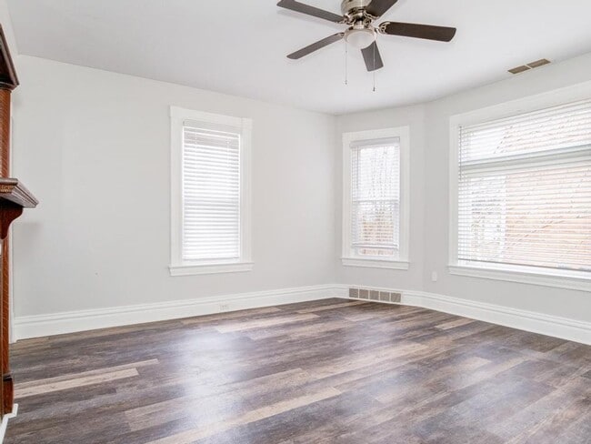 Building Photo - 506 Bryan Ave