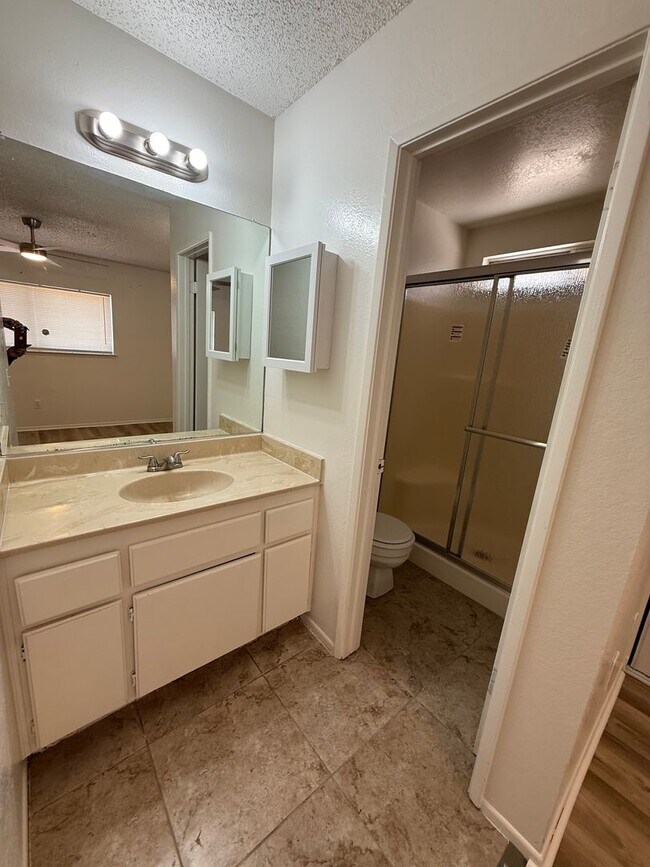 Building Photo - 3711