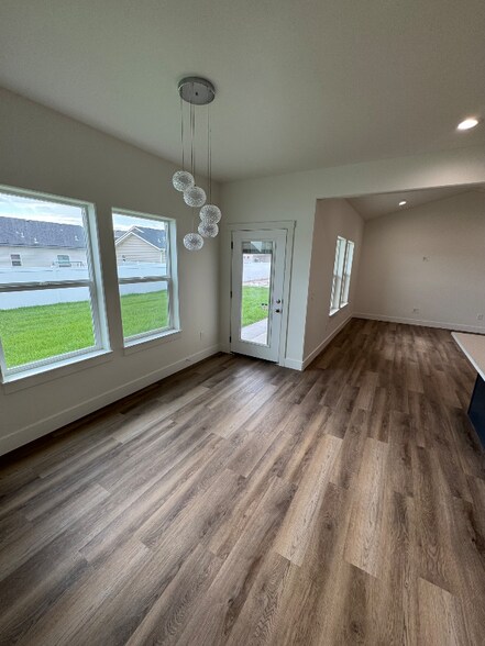 Building Photo - 2430 Lotus Ave