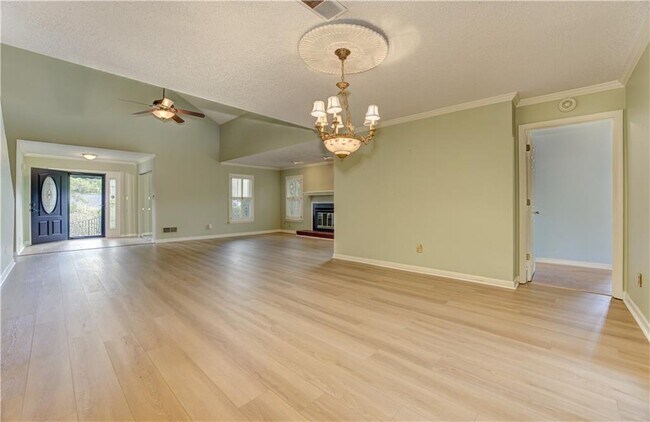 Building Photo - 60 Heartwood Dr NE