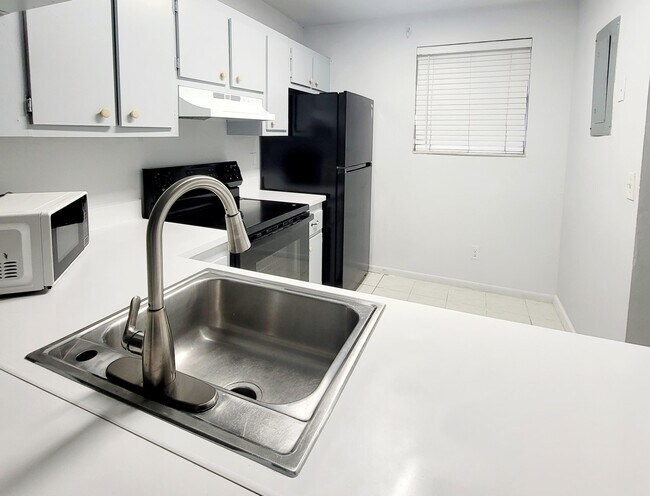 Building Photo - 15702 E Waterside Cir