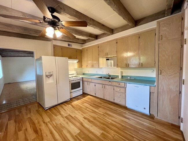 Building Photo - Unfurnished Long-term rental, Procure Only