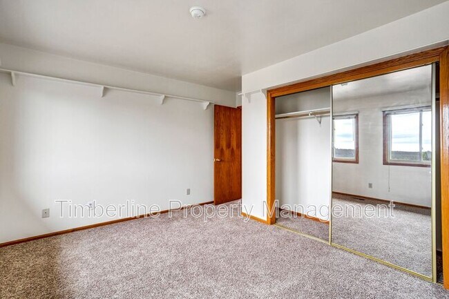 Building Photo - 17960 Bakers Farm Rd