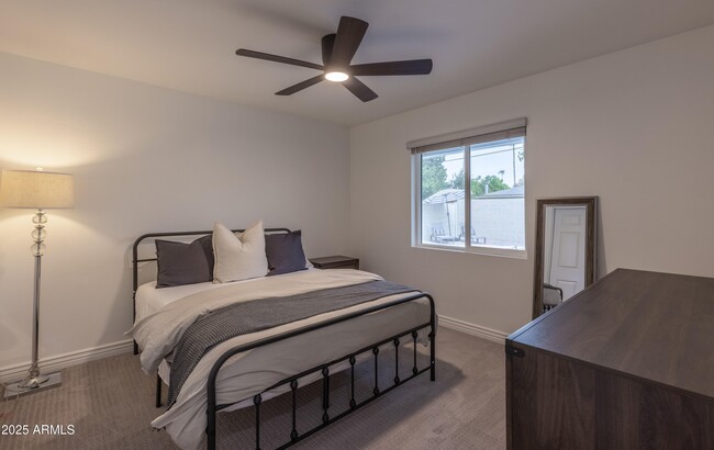 Building Photo - 4030 E Catalina Dr