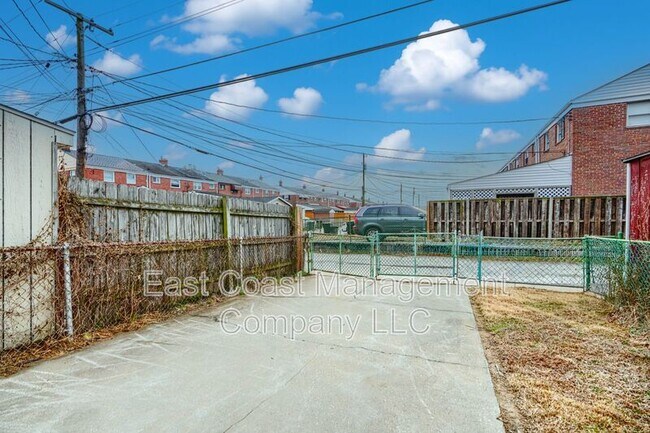 Building Photo - 2735 Moorgate Rd