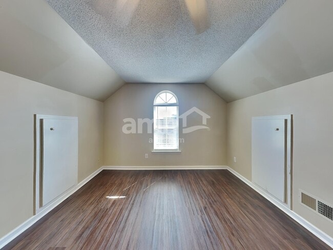 Building Photo - 104 Windy Meadow Way