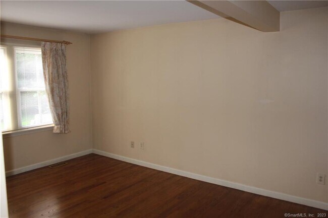 Building Photo - 127 Springbrook Dr