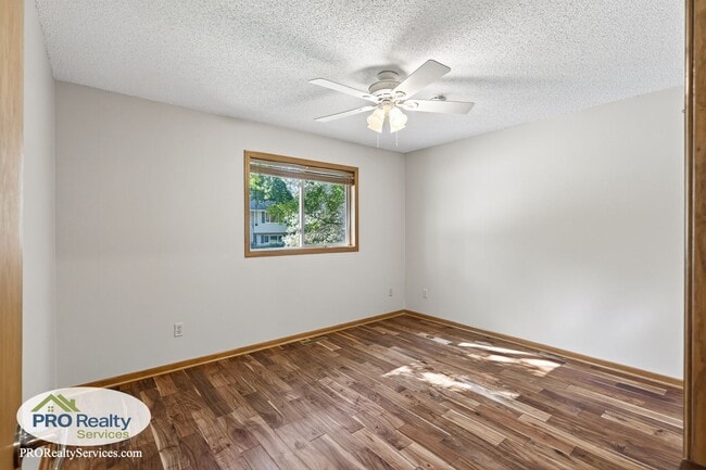 Building Photo - 4 Bedroom Home in Maple Grove