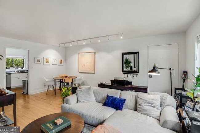 Building Photo - 96 Ardmore Pl NW