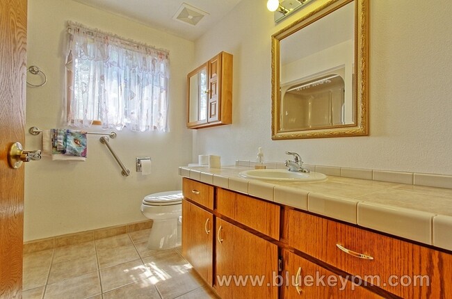 Building Photo - 2 Bed, 2 Bath Townhouse in Felida/Salmon C...