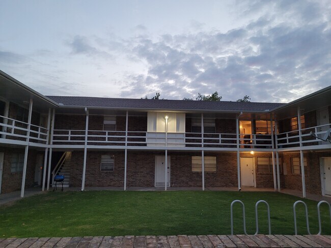 Building Photo - 301 N University Dr