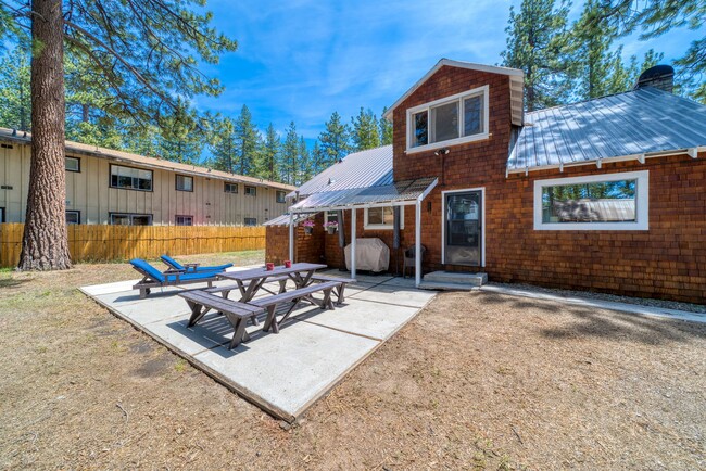 Building Photo - Lovely home with lake views available for ...