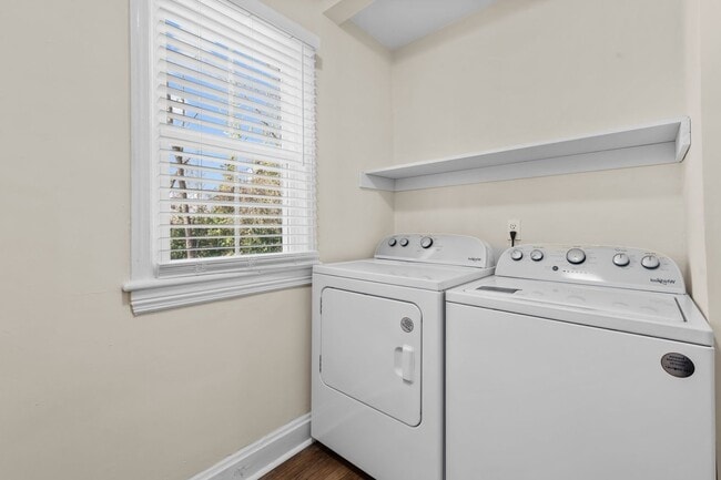 Building Photo - Spacious 1 Bedroom Duplex in Trinity Park, blocks from Duke! - Renovated & Pet Friendly