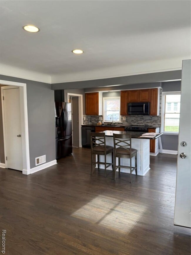 Building Photo - 2729 Kipling Ave