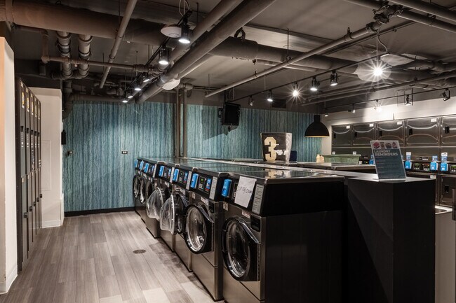 Building Photo - 901 S Ashland Ave