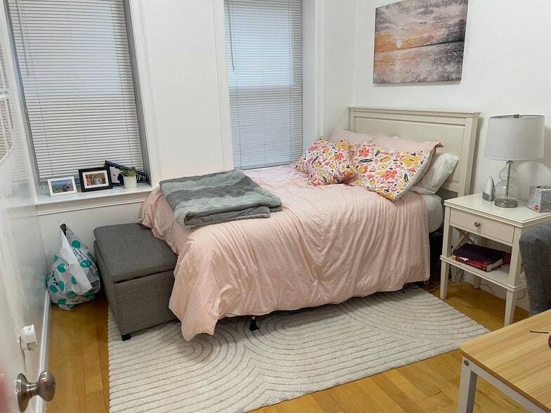 Building Photo - 10 Sheafe St