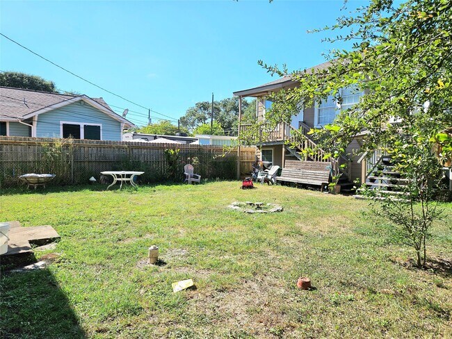 Building Photo - 5008 Ave S