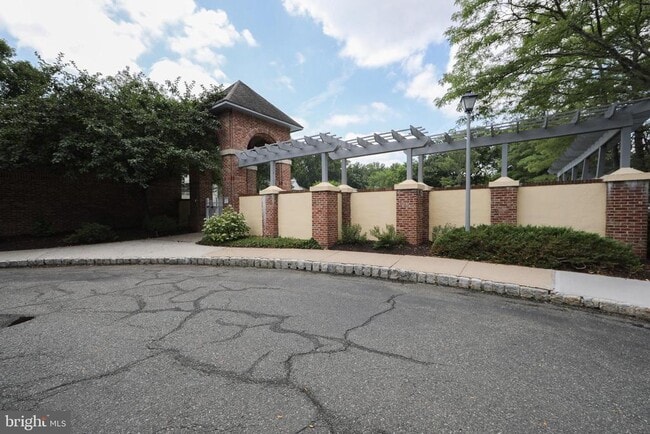 Building Photo - 115 Cascade Ct