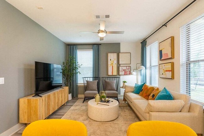 Building Photo - Now Leasing! $500 Off & 8 Weeks Rent-Free