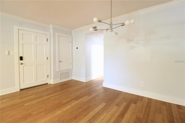 Building Photo - 3331 N Westmoreland Dr