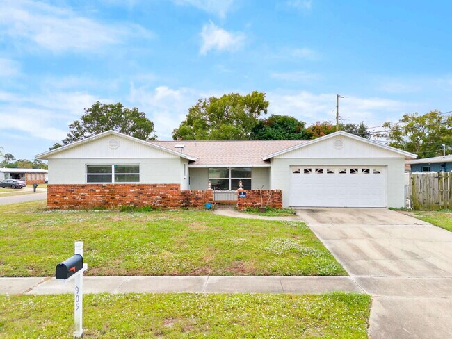 Primary Photo - 905 Lisa Dr