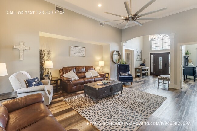 Building Photo - 1713 Shelby Ln