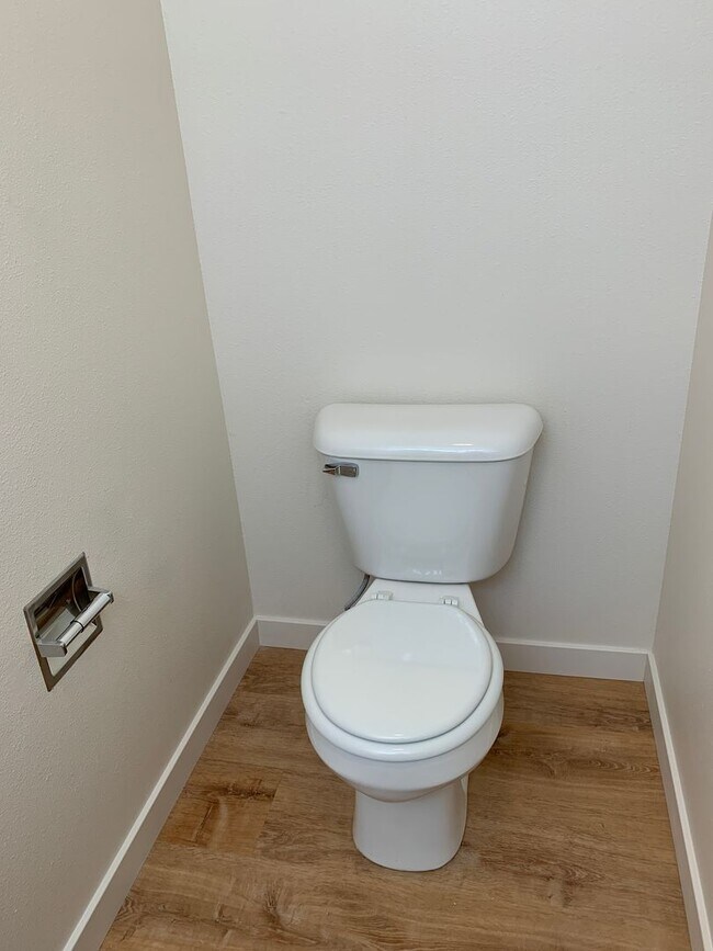 Building Photo - 3 Bdrm, 1 & 1/2 Ba | Muldoon & E 36th Ave area | ASK ABOUT HOLIDAY MOVE IN SPECIAL!!