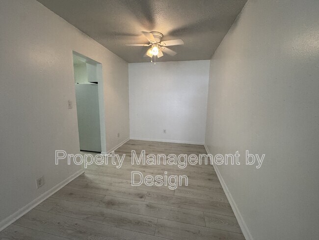 Building Photo - 1039 5th St