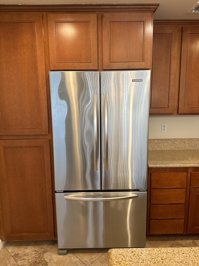 2nd level fridge - 22919 Mariposa Ave