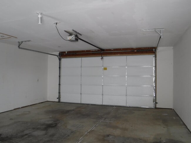 Building Photo - 441 Country Club Ln