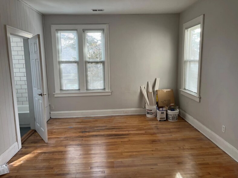 Building Photo - 1435 Marshall St NE