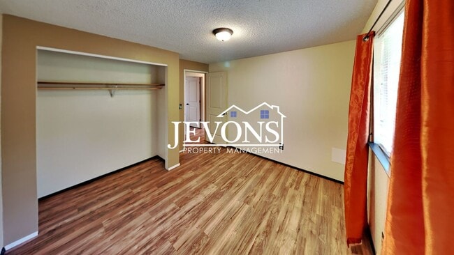 Building Photo - $500 Rent Credit | 3-bedroom single-family...