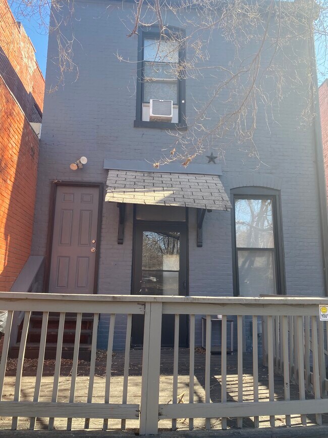 Building Photo - 3209 Iowa Ave