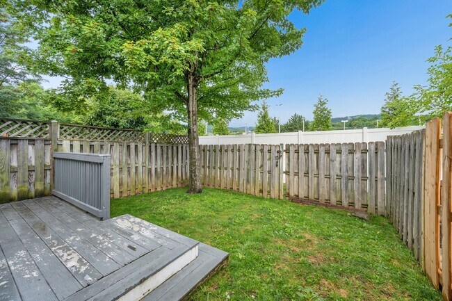 Building Photo - 411 Old Oak Pl