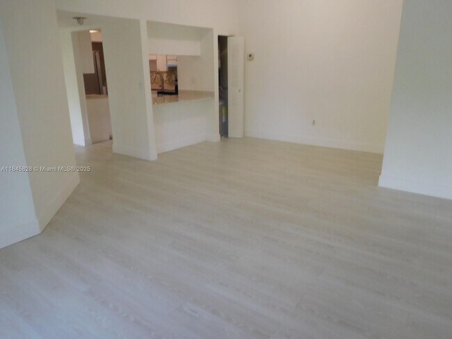 Building Photo - 815 NE 199th St