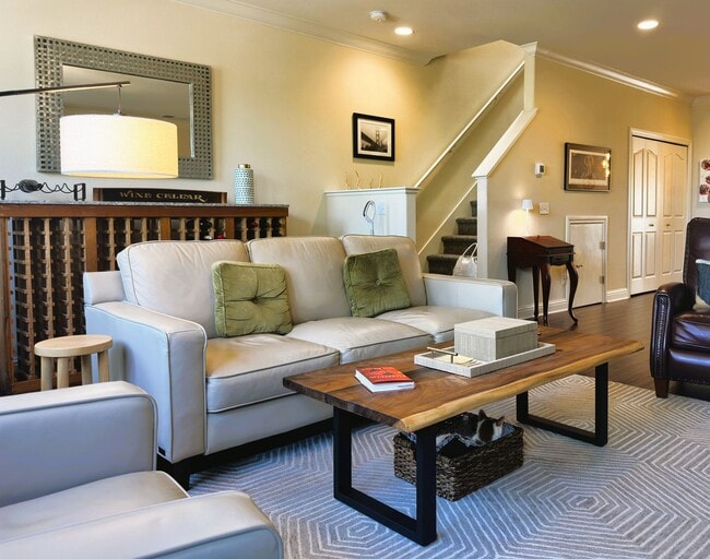 Building Photo - 234 Windsor River Rd