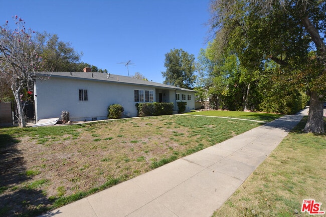 Building Photo - 7061 Louise Ave