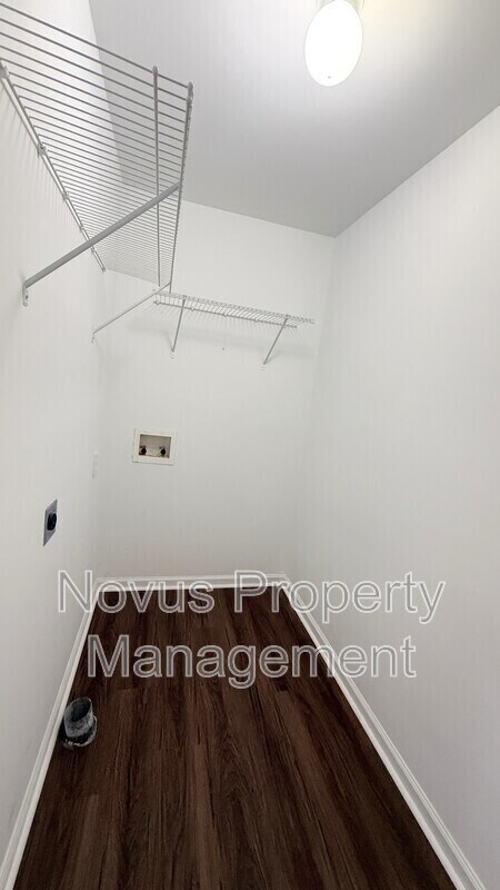 Building Photo - 3395 Woodlake Ln
