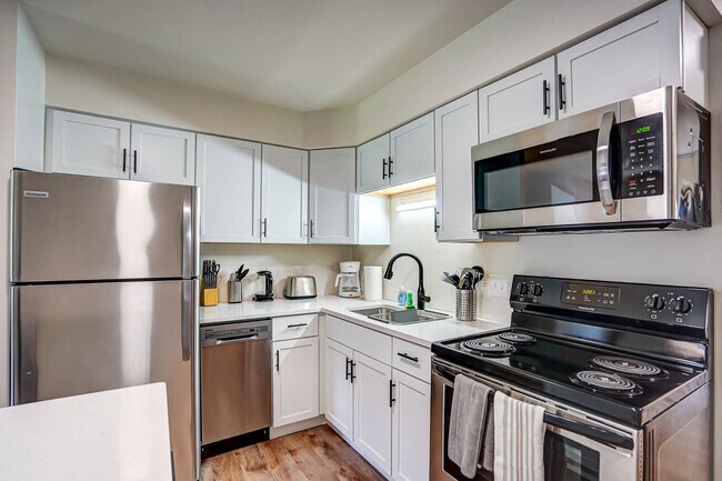 Building Photo - 1217 E Wilson St