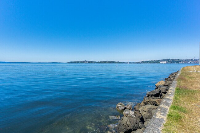 Building Photo - 1310 Alki Ave SW