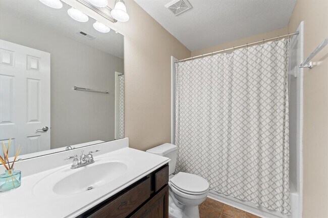 Building Photo - 406 Oak Stream Dr