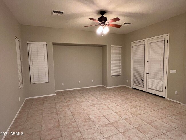Building Photo - Beautiful 4 bedroom/ 2bath all on one story.