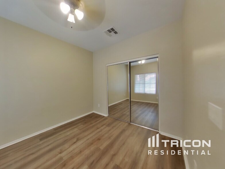 Building Photo - 1480 E Anna Dr