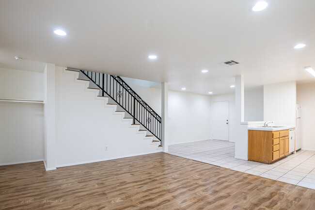 Building Photo - 1189 W 36th St