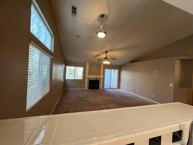 Building Photo - 3-bedroom single story in Merced!