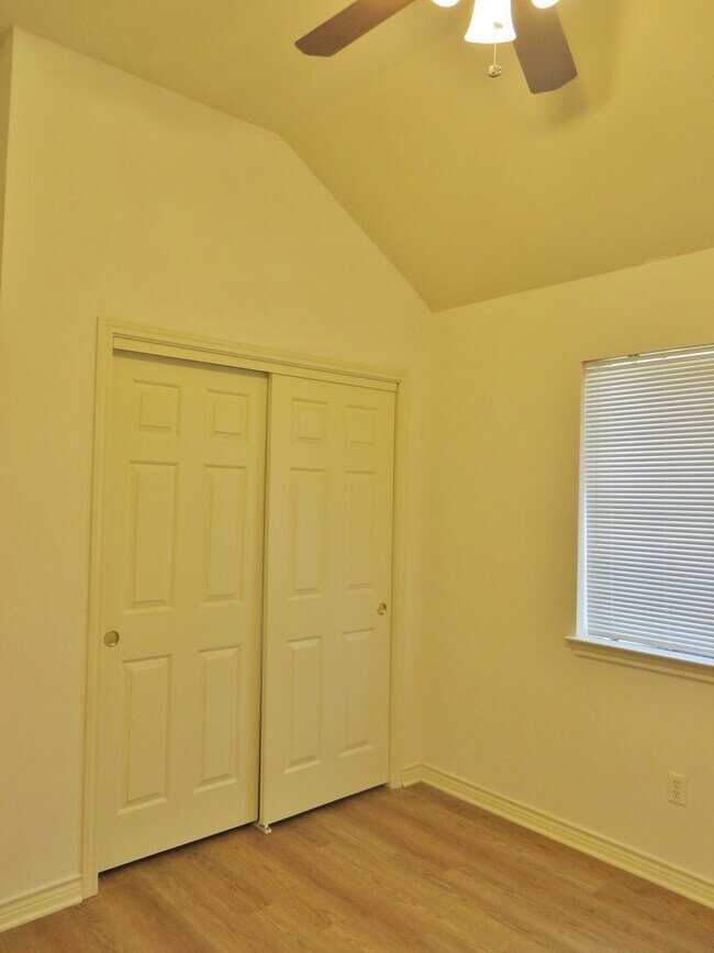 Building Photo - 3 Bedroom 2 Bathroom Parkview Estates Home