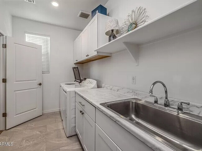 Building Photo - 10218 E Wavelength Ave