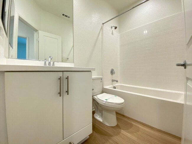 Building Photo - 3 bed, 3.5bath wihtin The Pacific Ridge Community in Oceanside
